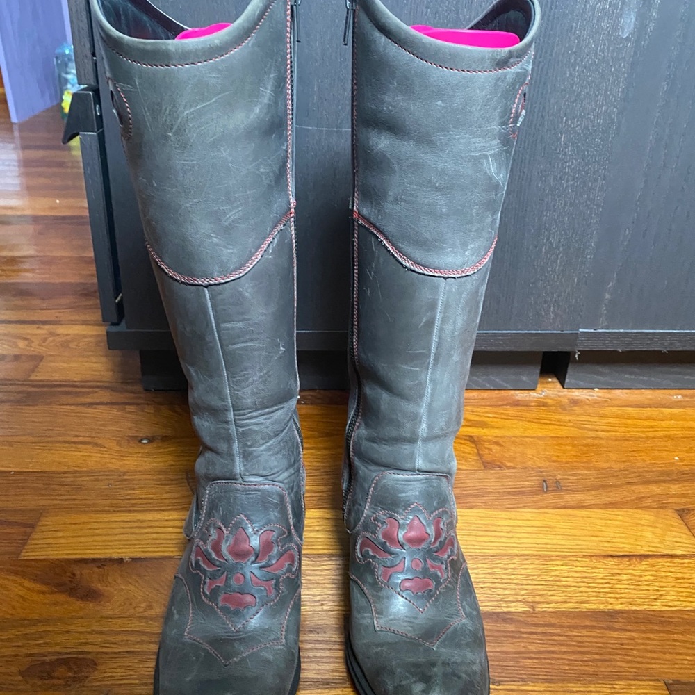 Boots - Picture 6 of 6